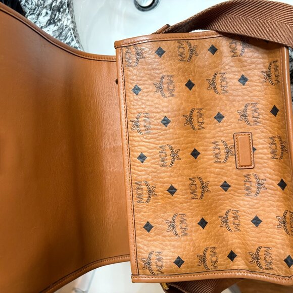 mcm visetos crossbody bag (authentic) - Picture 2 of 5